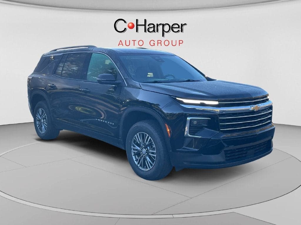 2025 Chevrolet Traverse AWD LT — photo 1 of 26