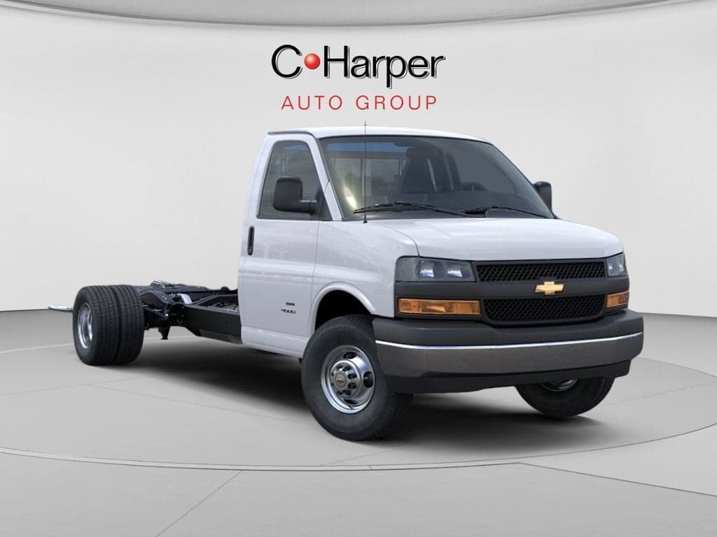 2026 Chevrolet Express Commercial Cutaway Base — photo 1 of 25