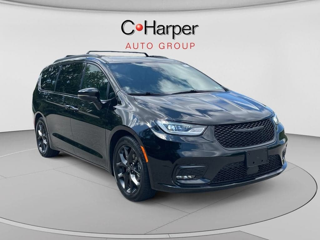 2025 Chrysler Pacifica Limited — photo 1 of 5