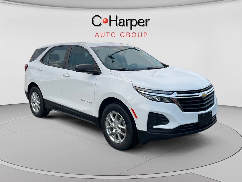 2022 Chevrolet Equinox LS — photo 1 of 5