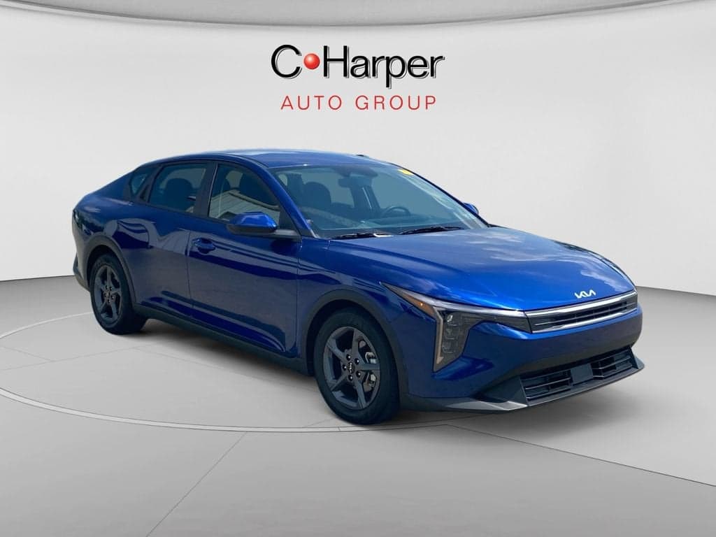 2025 Kia K4 LXS — photo 1 of 41