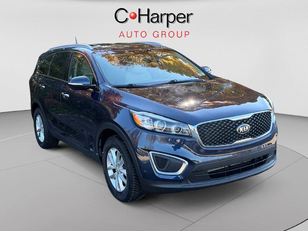 2017 Kia Sorento LX — photo 1 of 5