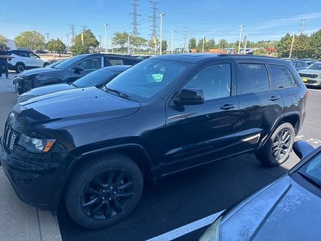2019 Jeep Grand Cherokee Altitude — photo 1 of 5