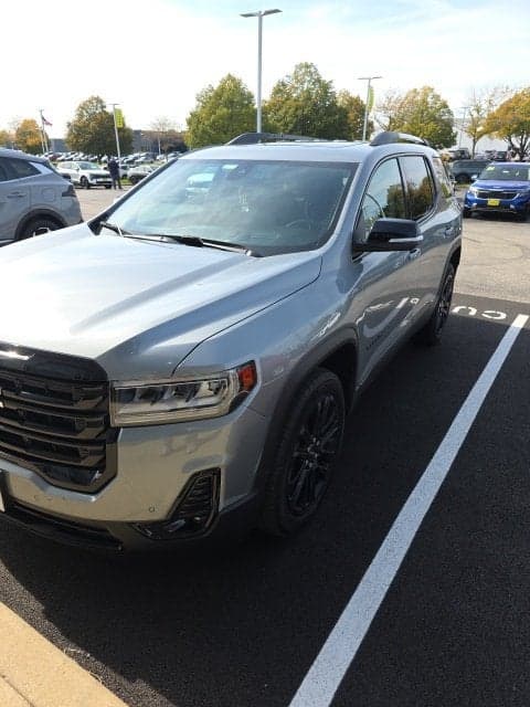 2023 GMC Acadia SLT — photo 1 of 5