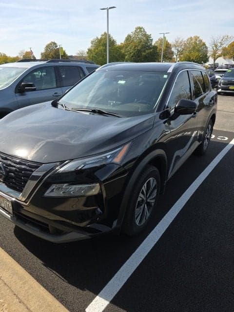 2021 Nissan Rogue SV — photo 1 of 5