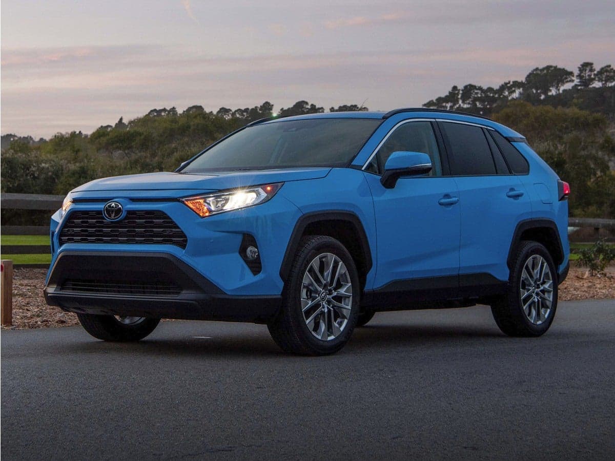 2022 Toyota RAV4 XLE — photo 1 of 5