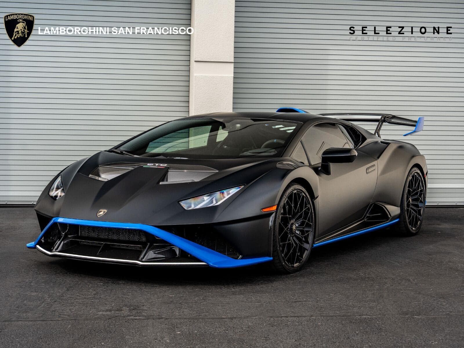 2024 Lamborghini Huracan STO Base — photo 1 of 5