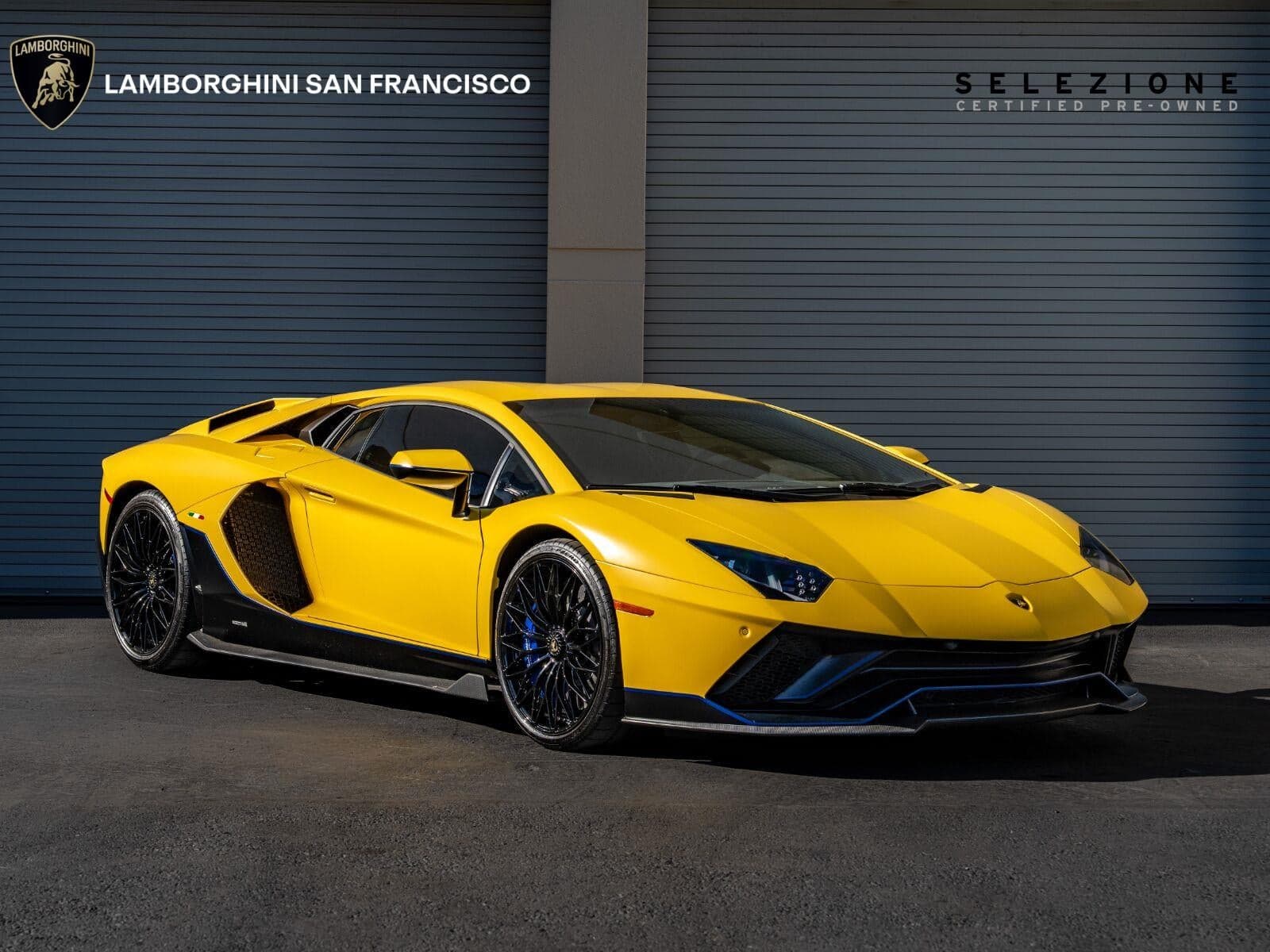 2022 Lamborghini Aventador LP 780-4 Ultimae — photo 1 of 5