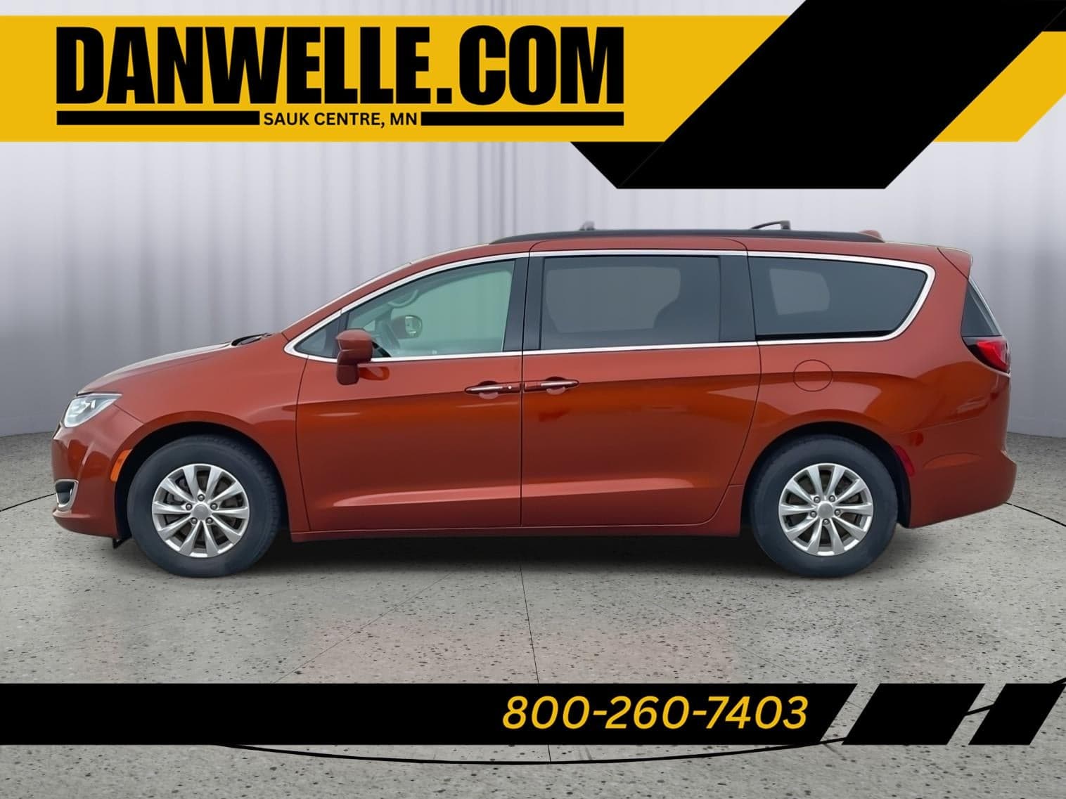 2018 Chrysler Pacifica Touring Plus — photo 1 of 33