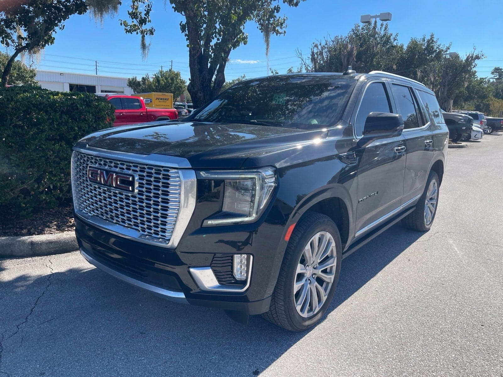 2024 GMC Yukon Denali — photo 1 of 5