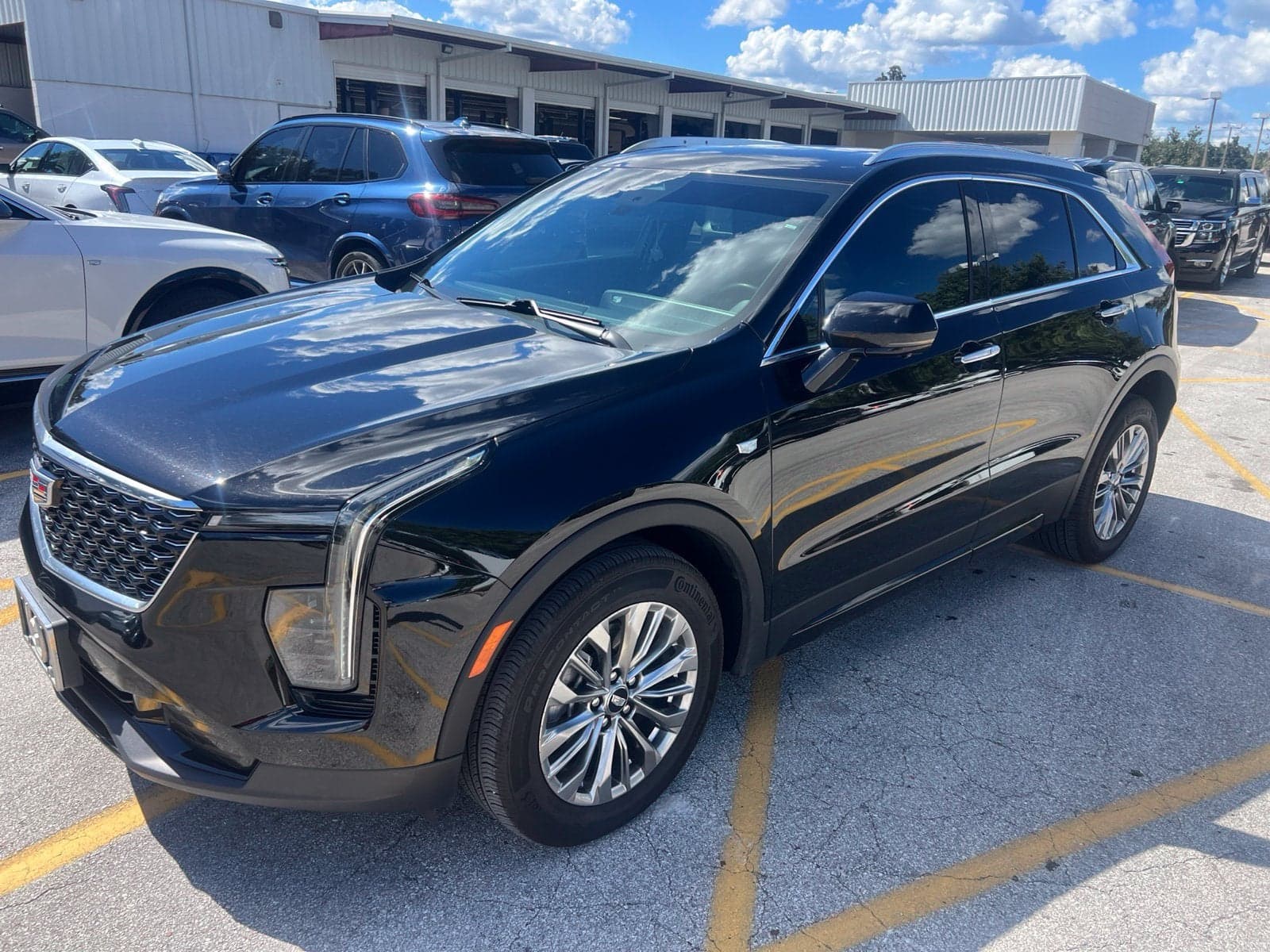 2025 Cadillac XT4 FWD Premium Luxury — photo 1 of 5