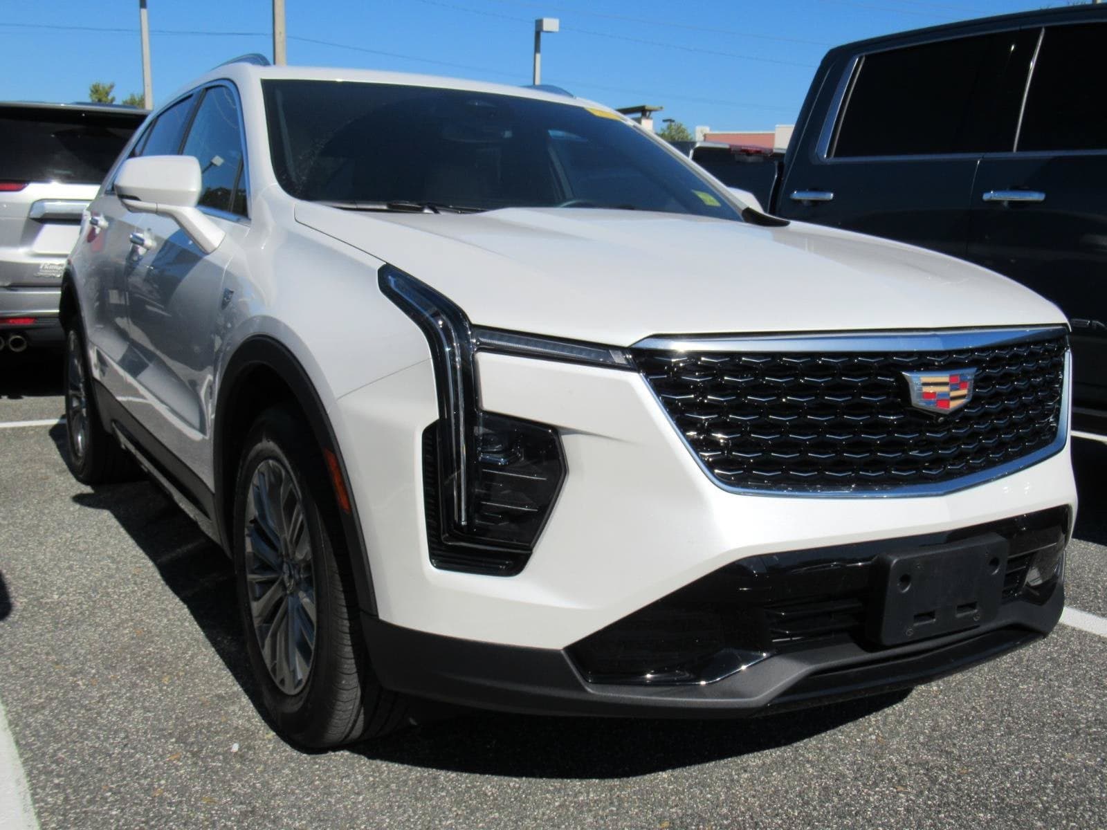 2025 Cadillac XT4 FWD Premium Luxury — photo 1 of 5