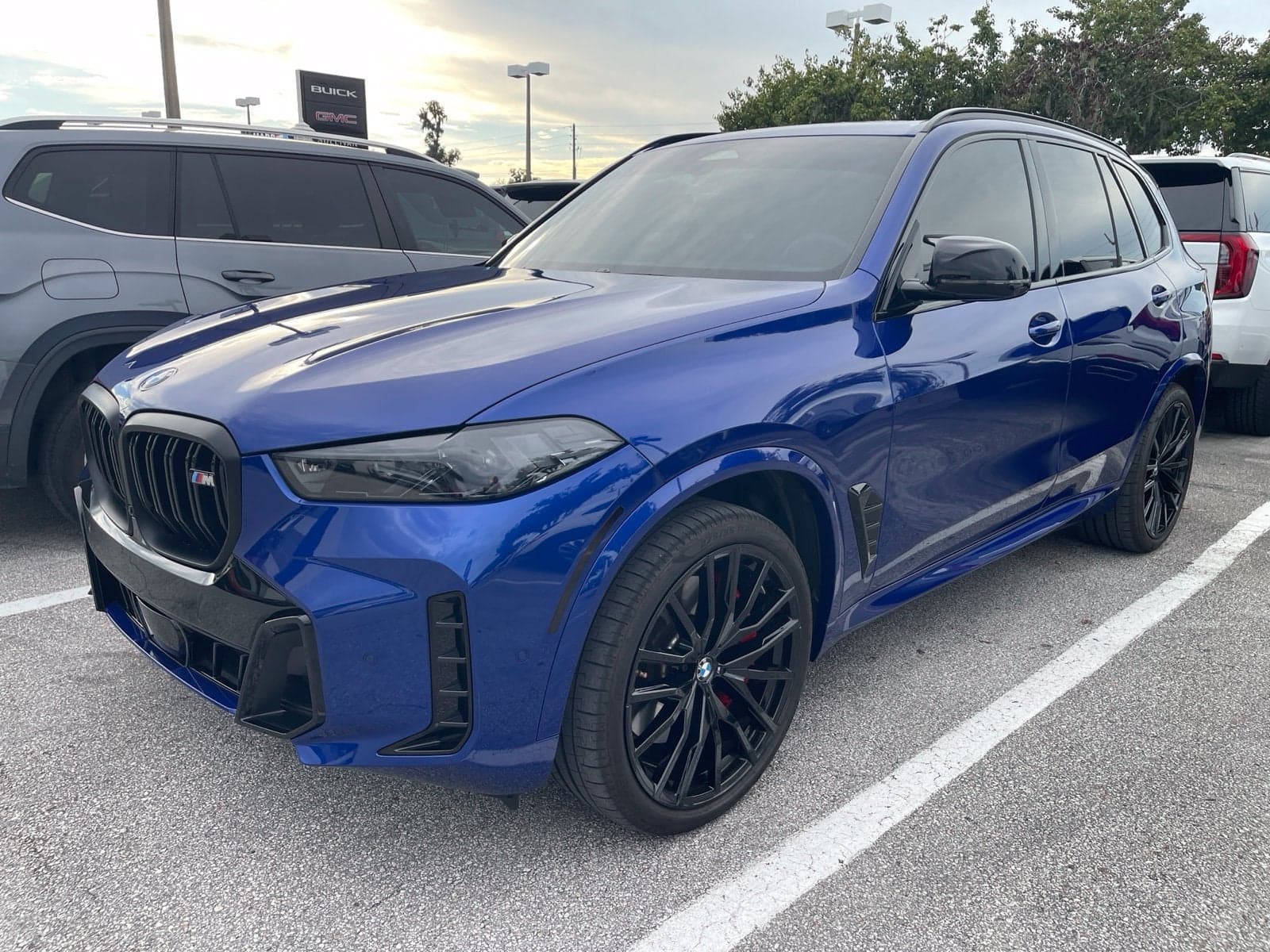 2026 BMW X5 M60i — photo 1 of 5