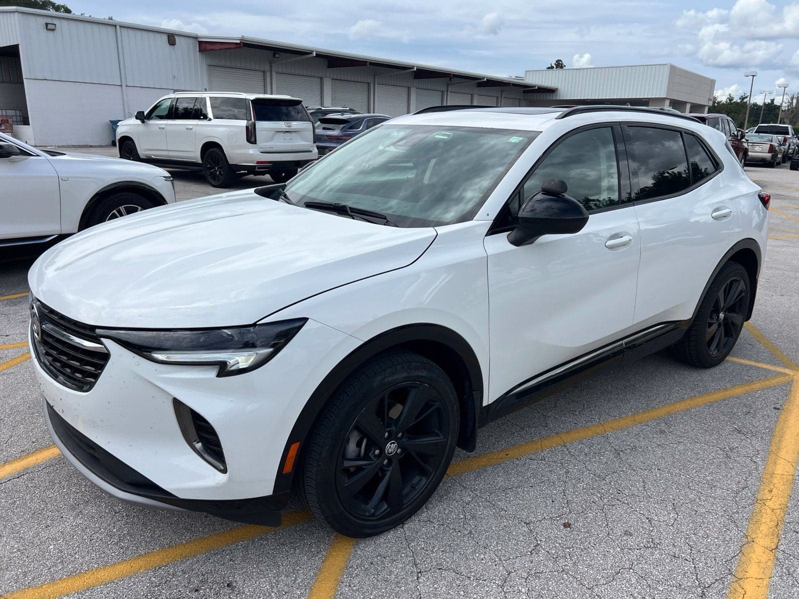 2023 Buick Envision Essence — photo 1 of 5