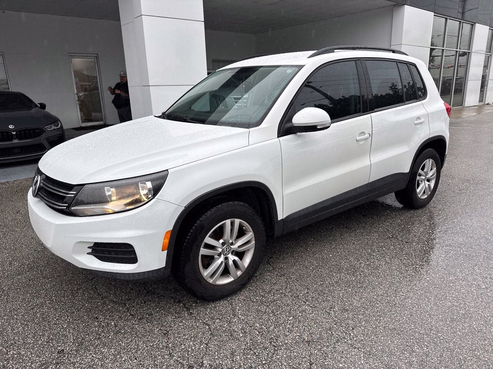 2017 Volkswagen Tiguan S — photo 1 of 5