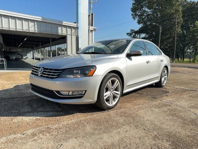 2015 Volkswagen Passat 2.0L TDI SEL Premium — photo 1 of 5
