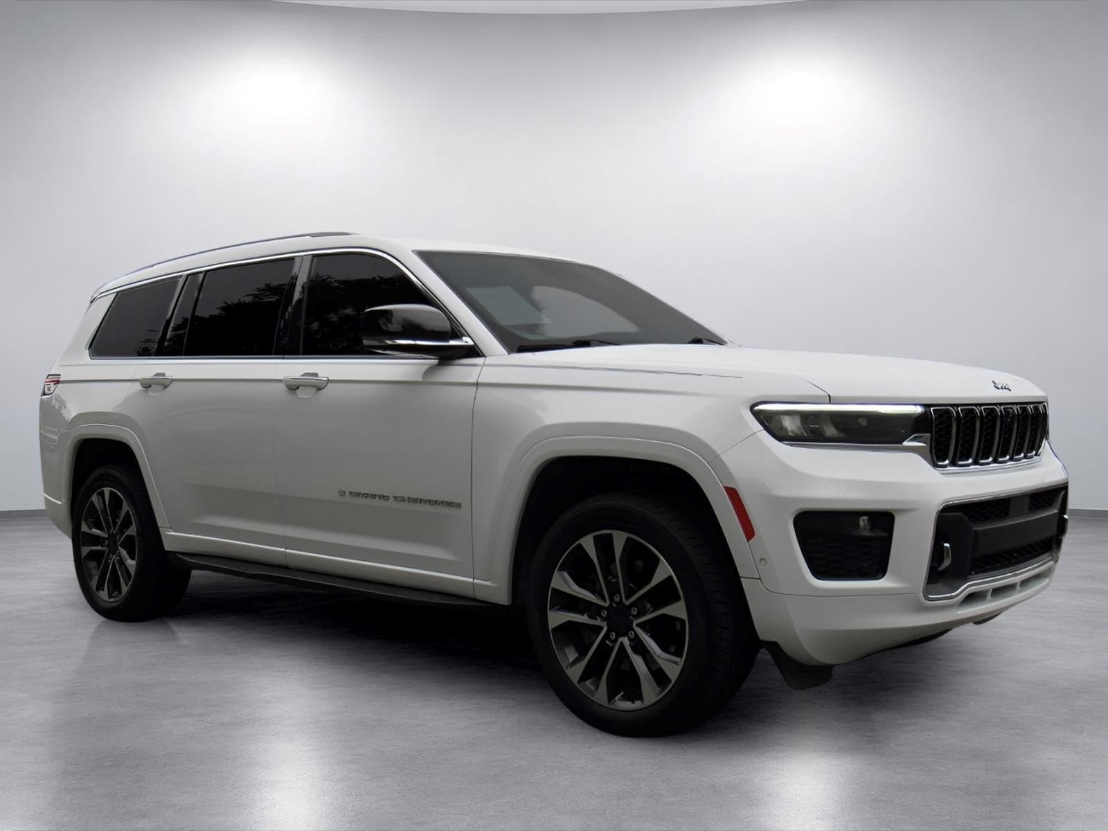 2021 Jeep Grand Cherokee L Overland — photo 1 of 5