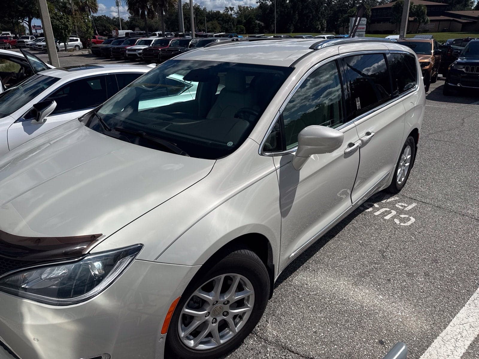 2020 Chrysler Pacifica Touring L — photo 1 of 5
