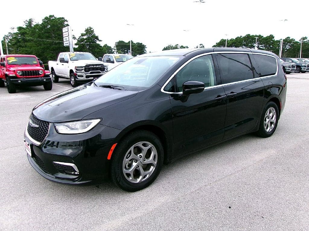 2024 Chrysler Pacifica Limited — photo 1 of 19