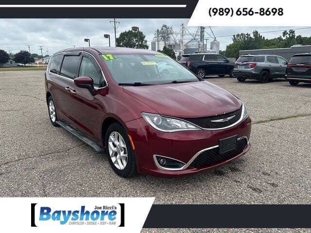 2017 Chrysler Pacifica Touring Plus — photo 1 of 5