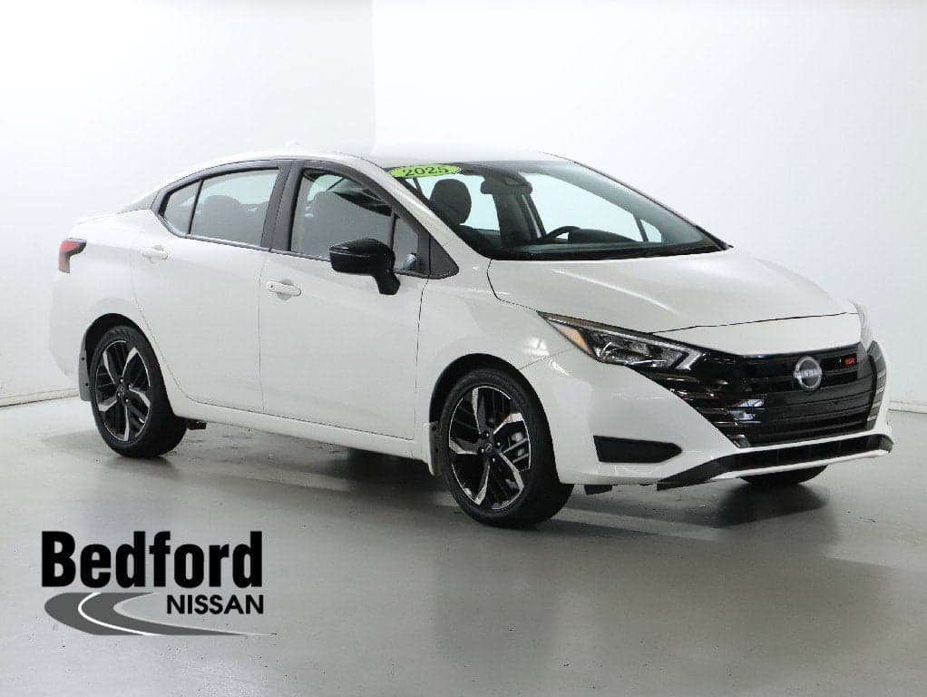 2025 Nissan Versa Base — photo 1 of 5