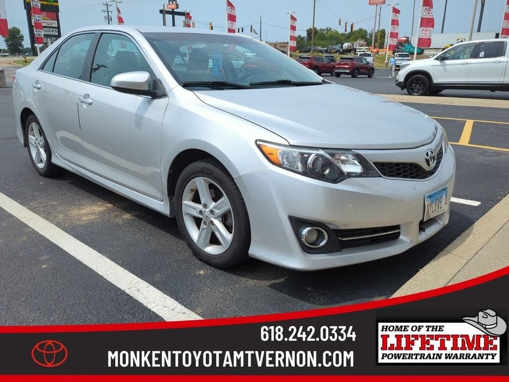 2014 Toyota Camry SE — photo 1 of 9