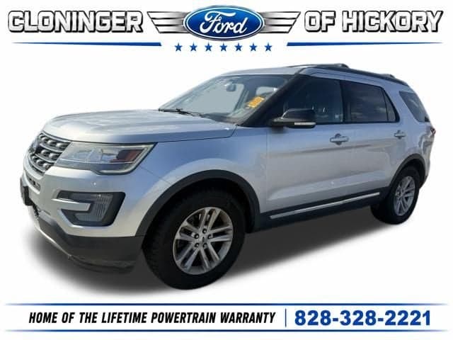 2017 Ford Explorer XLT — photo 1 of 5