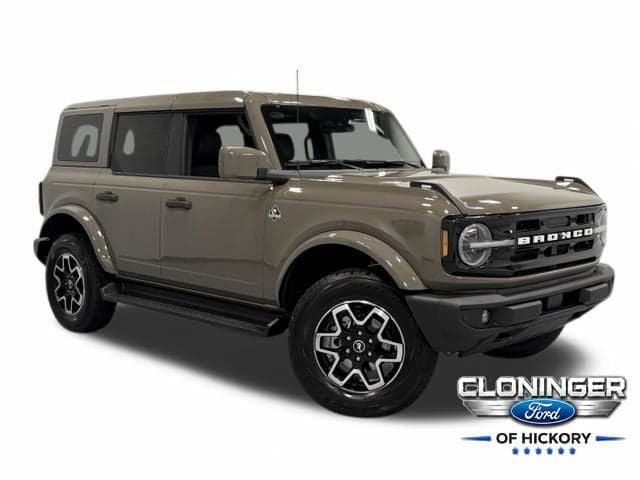 2026 Ford Bronco Outer Banks — photo 1 of 36