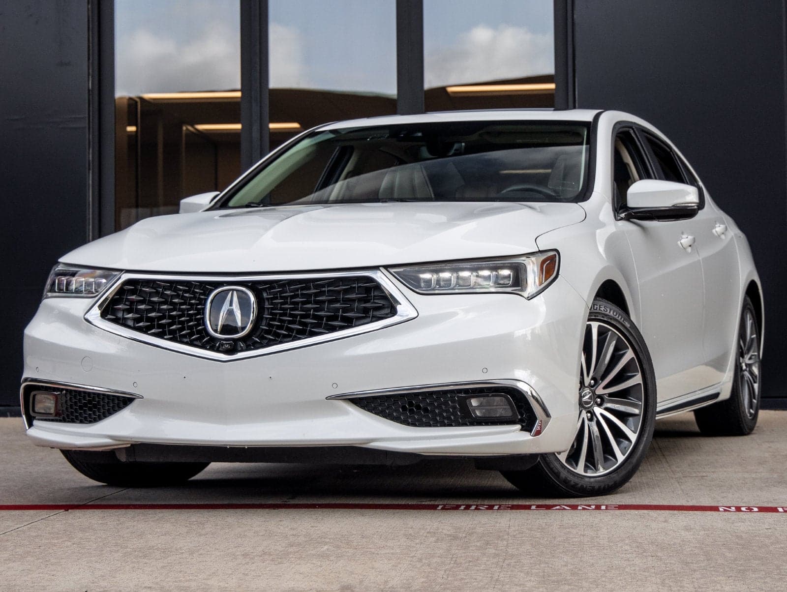 2018 Acura TLX Base — photo 1 of 5