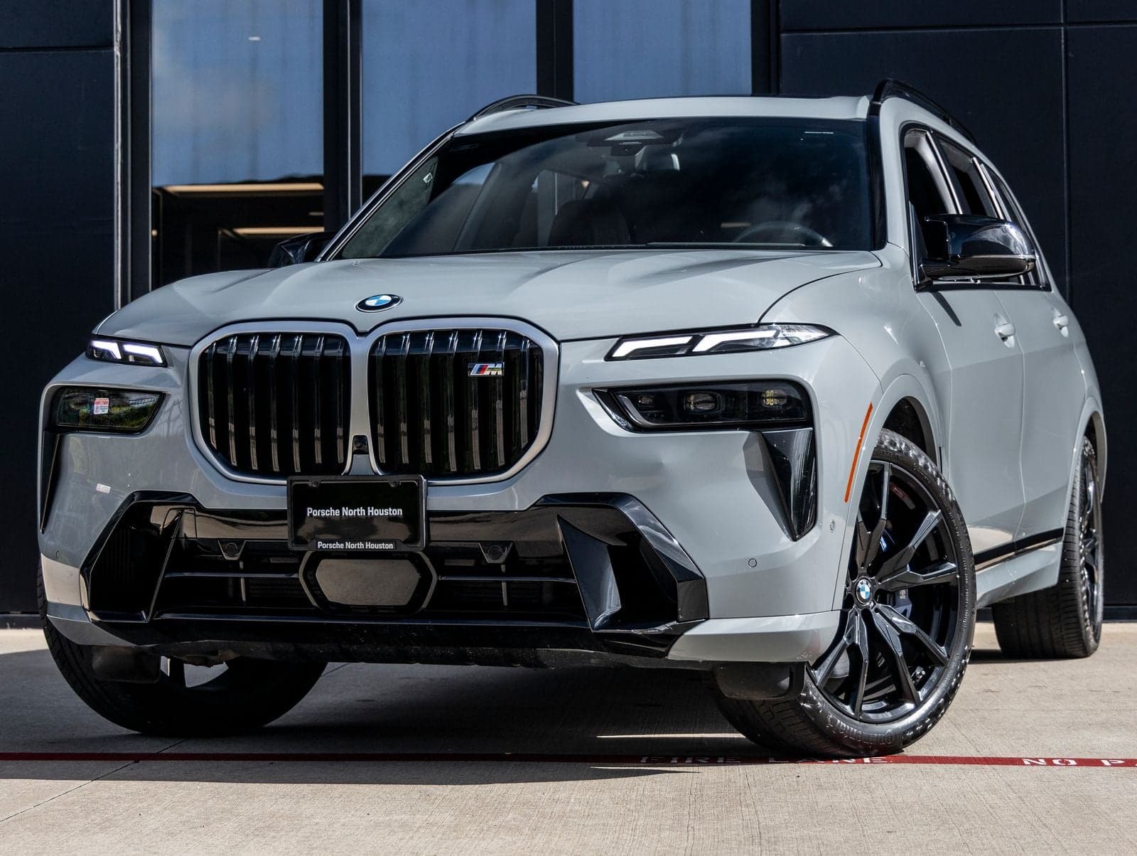 2025 BMW X7 M60i — photo 1 of 60