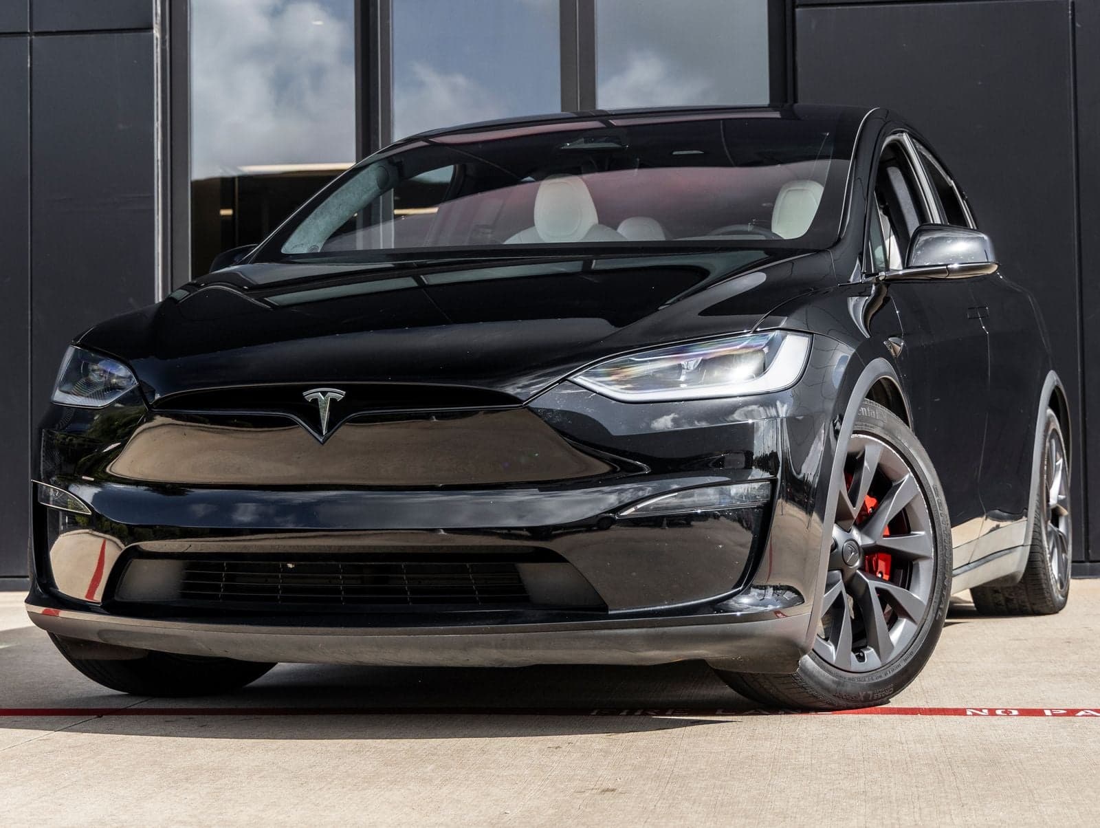 2024 Tesla Model X Plaid — photo 1 of 52