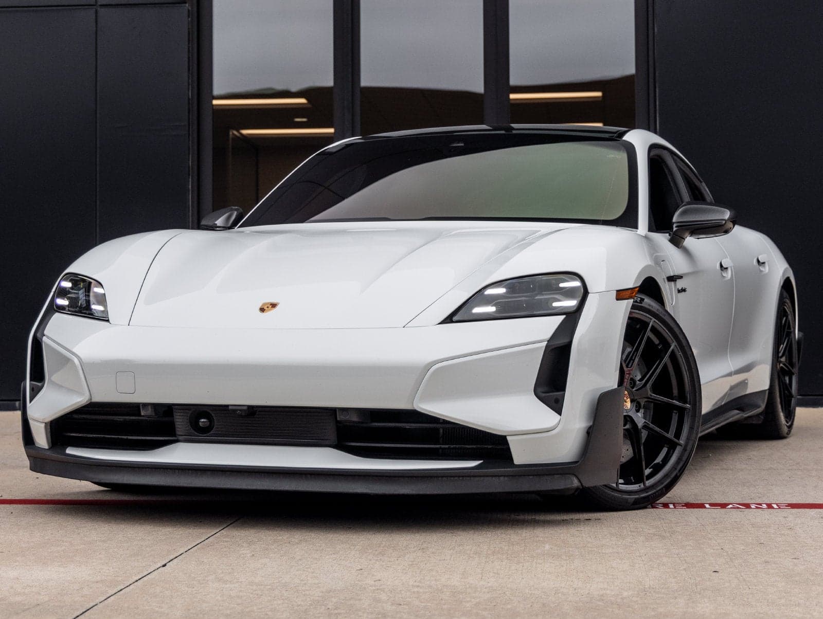 2025 Porsche Taycan Turbo GT — photo 1 of 5