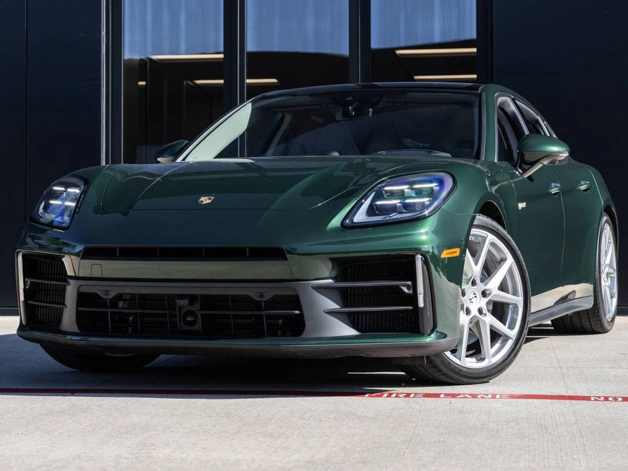 2025 Porsche Panamera Panamera 4 E-Hybrid — photo 1 of 10