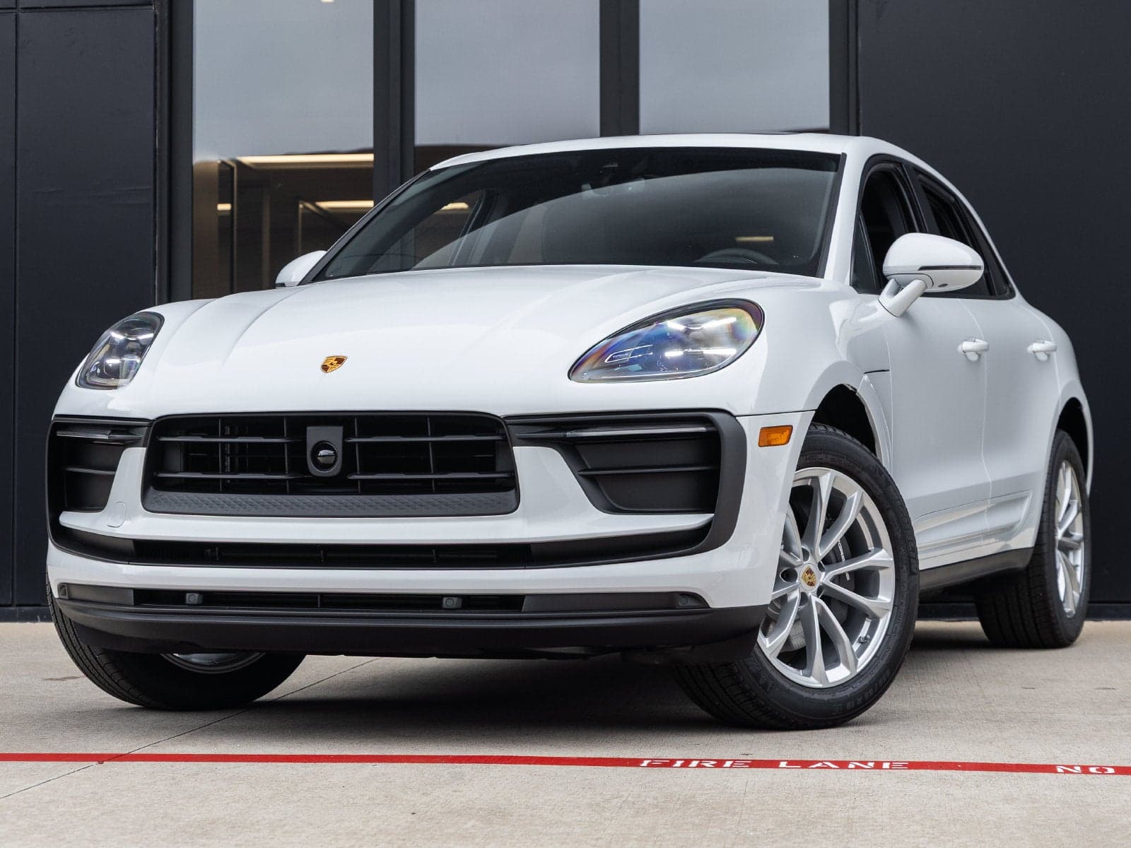 2026 Porsche Macan Base — photo 1 of 5