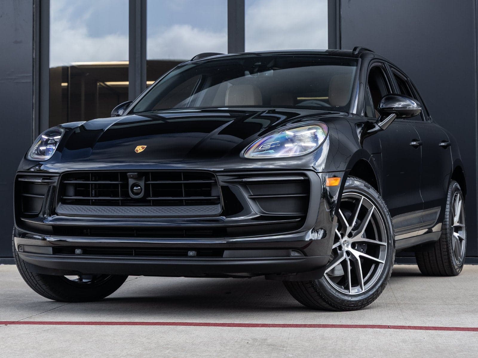 2026 Porsche Macan Base — photo 1 of 5
