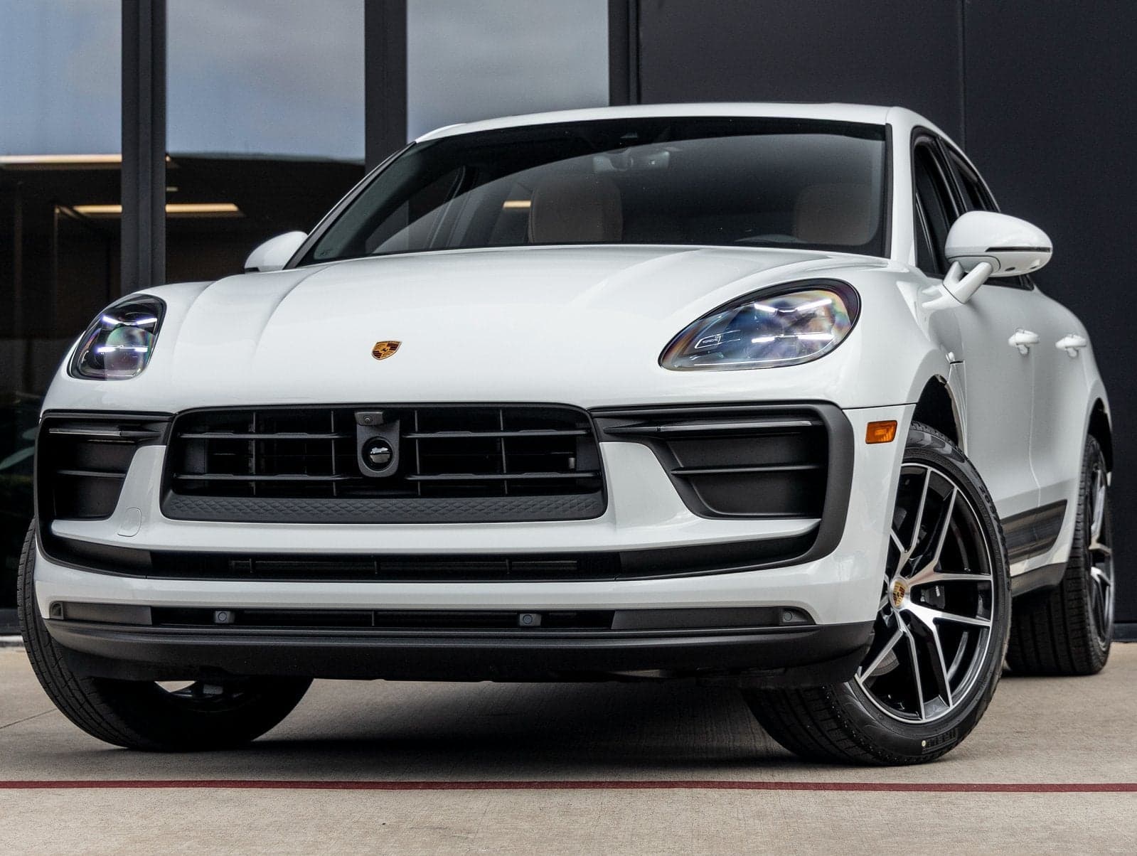 2026 Porsche Macan Base — photo 1 of 5
