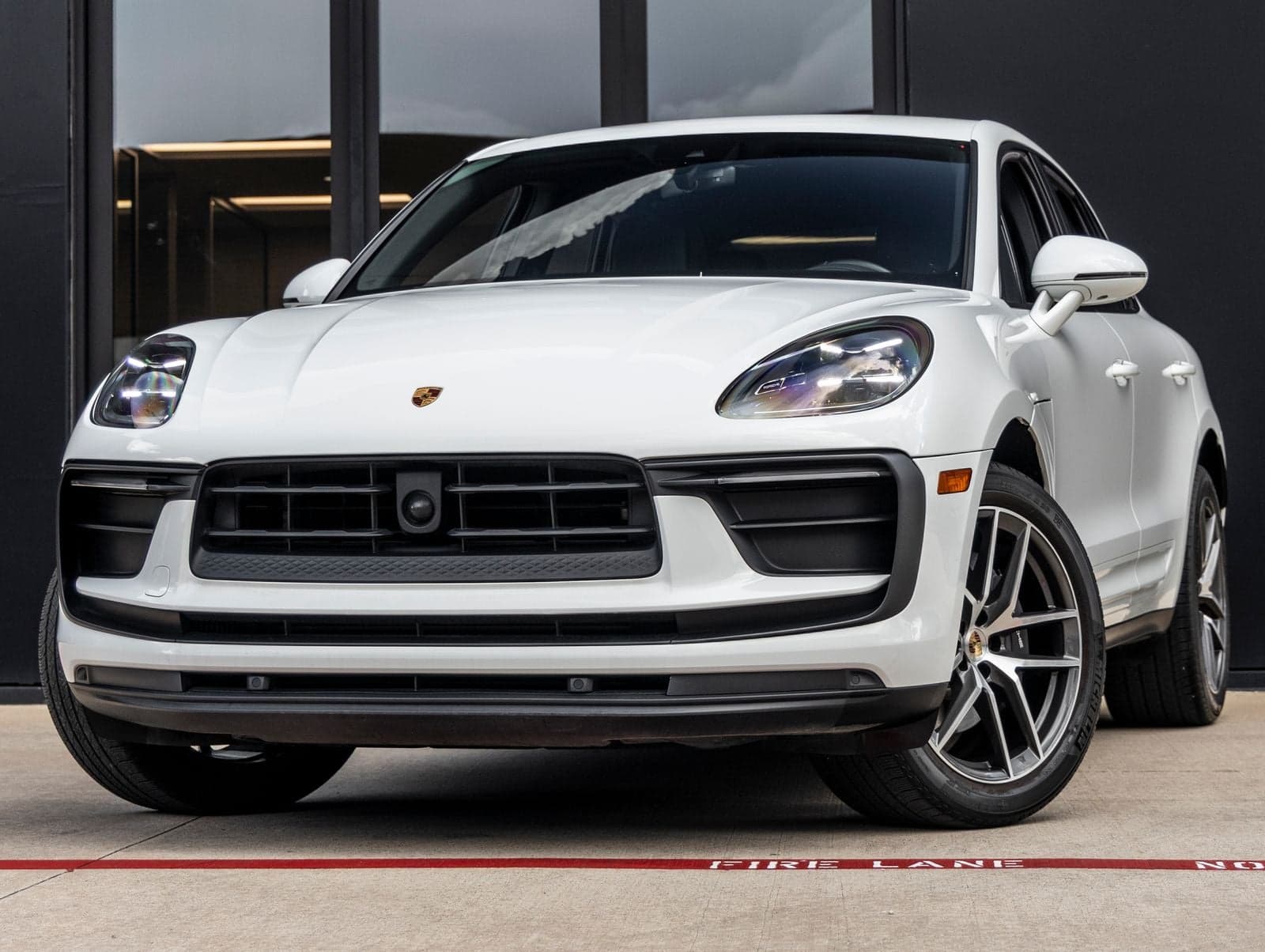 2023 Porsche Macan Macan (MY23) — photo 1 of 94