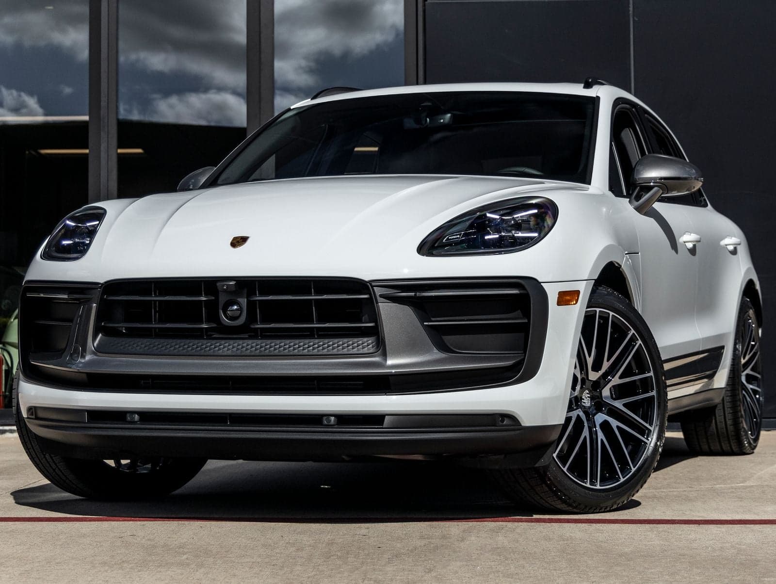 2026 Porsche Macan T — photo 1 of 96