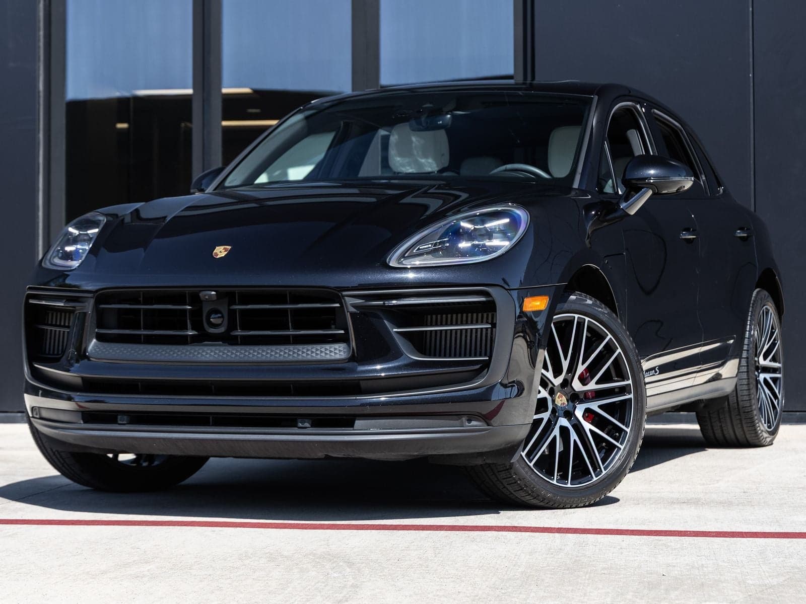 2024 Porsche Macan S — photo 1 of 58