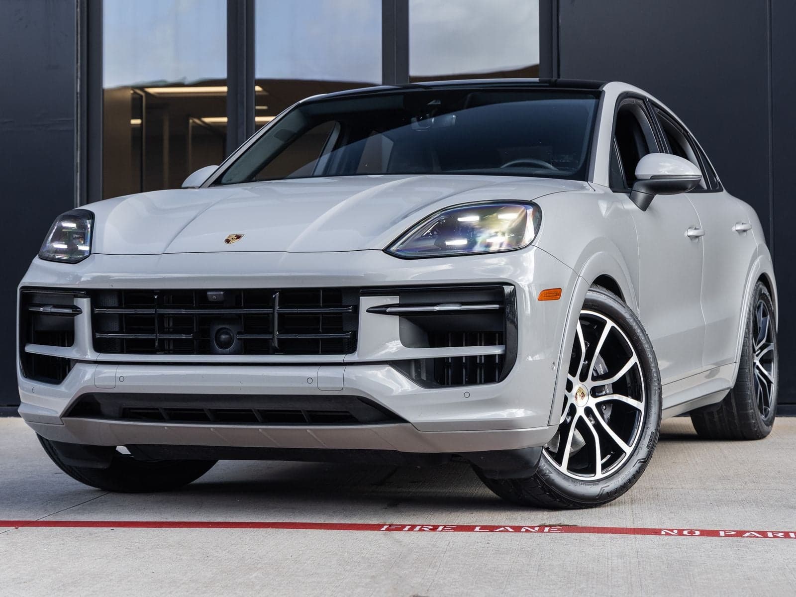 2024 Porsche Cayenne Cayenne Coupe — photo 1 of 88