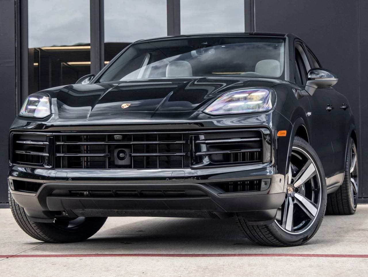 2025 Porsche Cayenne Base — photo 1 of 47