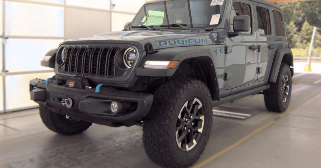 2024 Jeep Wrangler Base — photo 1 of 33