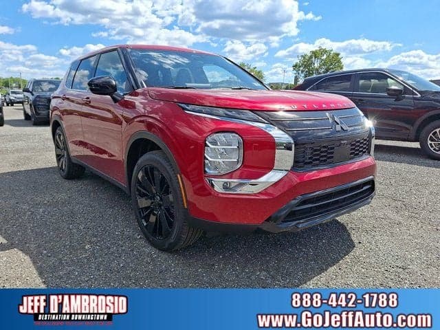 2026 Mitsubishi Outlander LE — photo 1 of 9