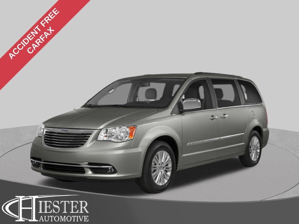 2013 Chrysler Town & Country Touring — photo 1 of 5