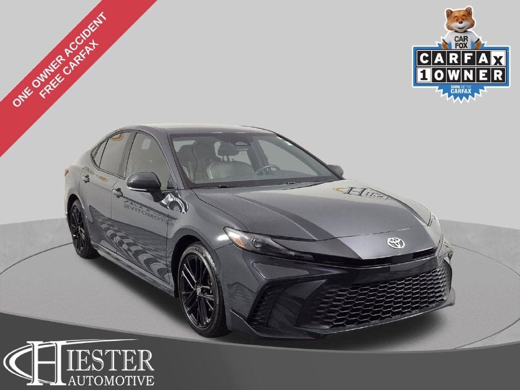 2025 Toyota Camry SE — photo 1 of 3
