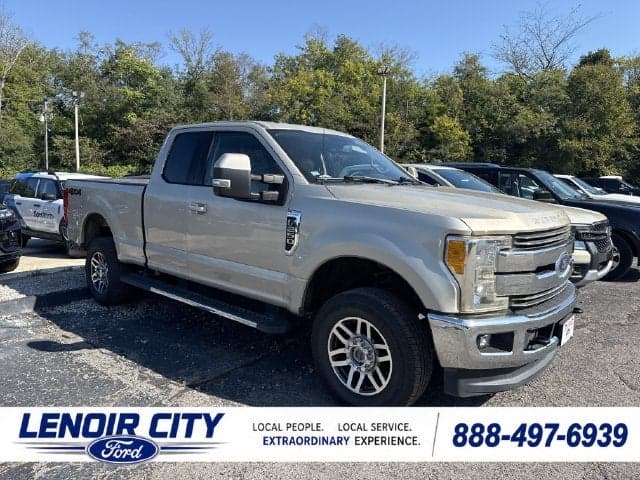 2017 Ford Super Duty F-250 SRW Lariat — photo 1 of 5
