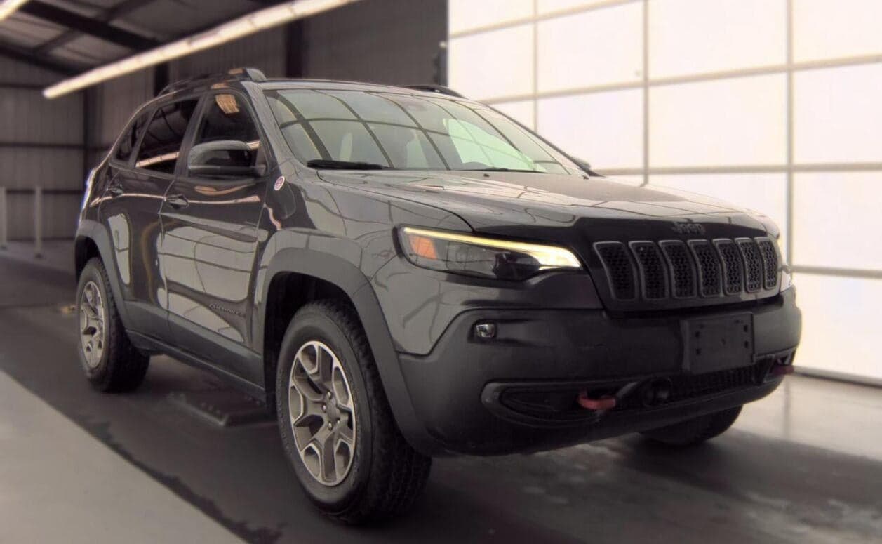 2022 Jeep Cherokee Trailhawk — photo 1 of 13