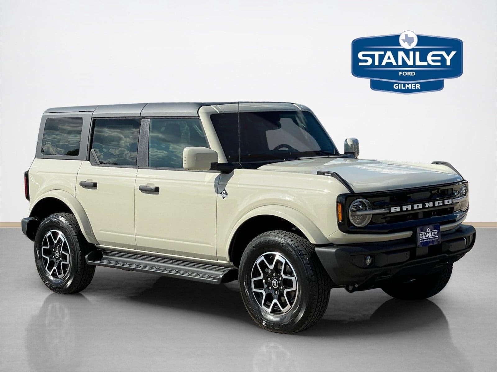 2026 Ford Bronco Outer Banks — photo 1 of 56