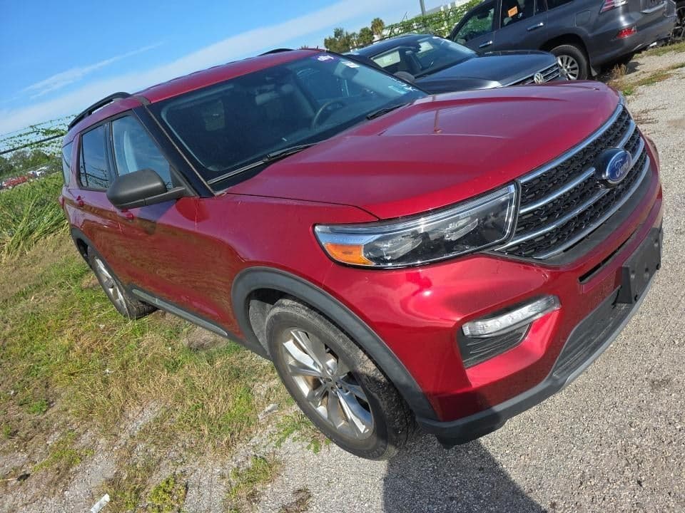 2021 Ford Explorer XLT — photo 1 of 10