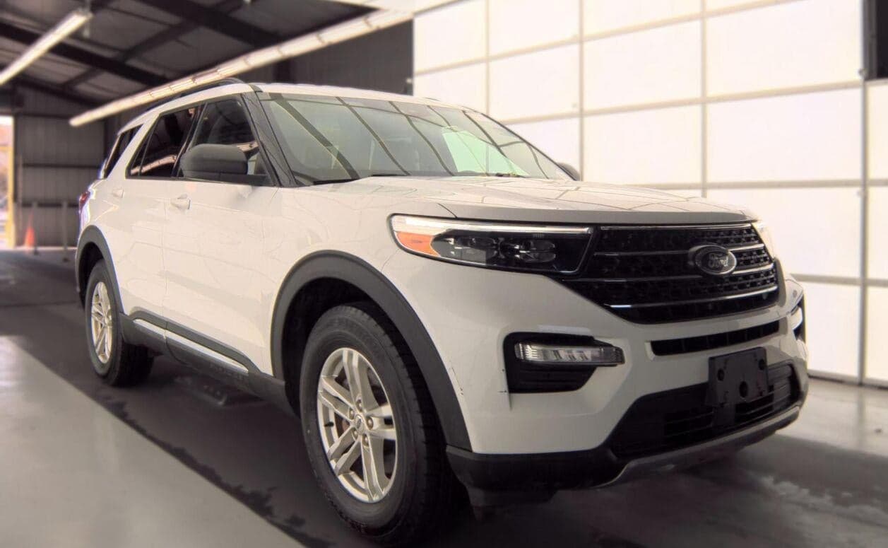 2023 Ford Explorer XLT — photo 1 of 14